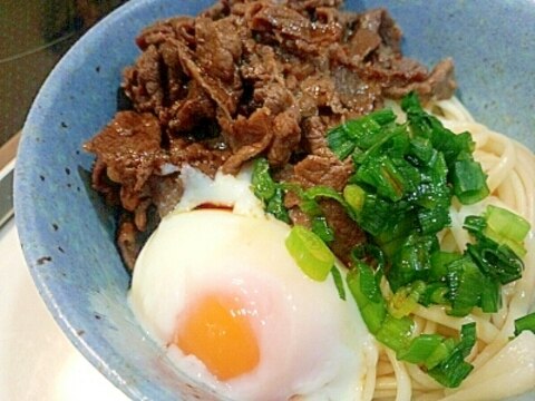 甘辛肉ぶっかけ温玉うどん